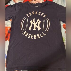 EUC Boy’s MLB New York Yankees Navy Blue Graphic T-Shirt Size Youth Large 14/16